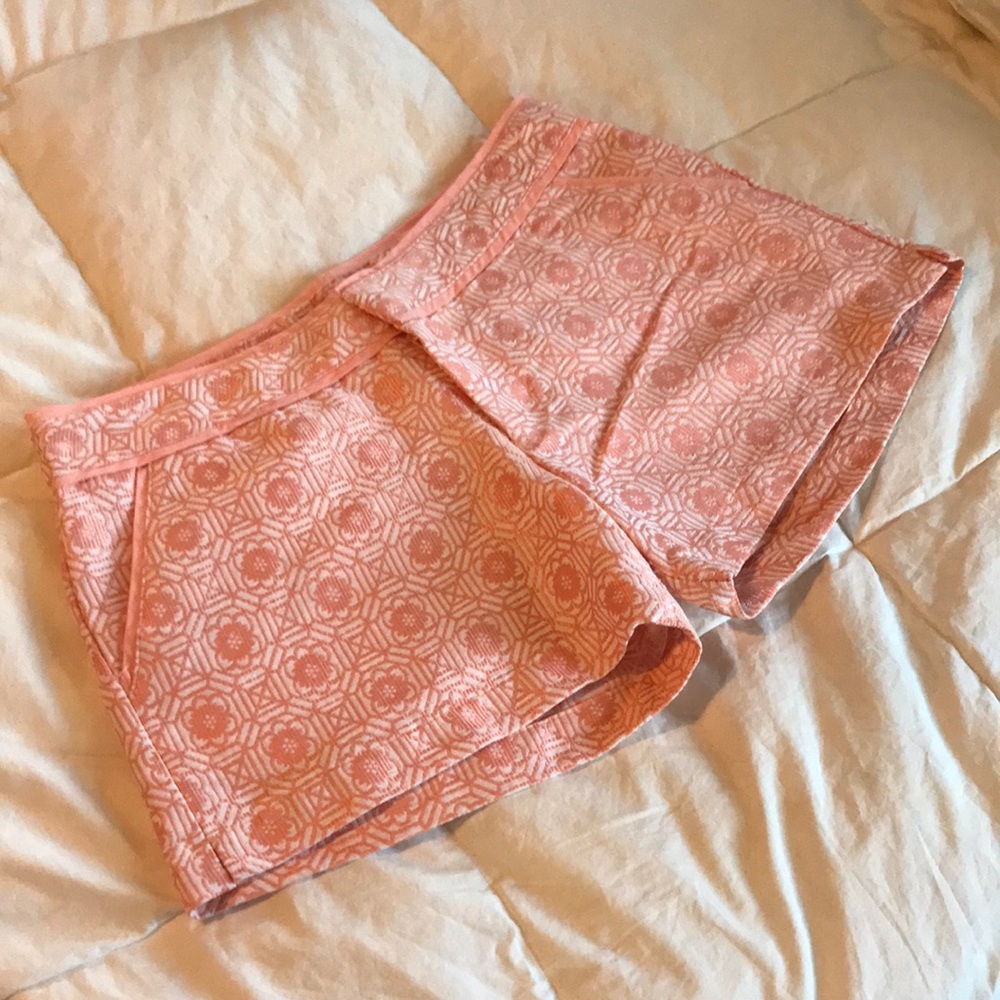 Never worn- women’s high-wasted creamsicle shorts!